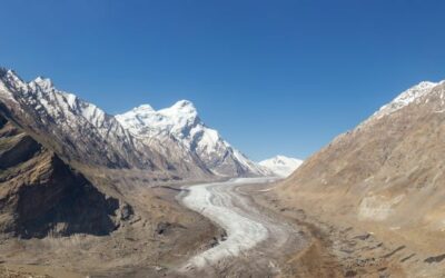 Ich reite durch unendliche Weite im hintersten Eck des Himalaya auf einem Yak.